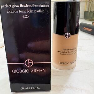 Giorgio Armani Luminous Silk Foundation - Shade 4.25 Warm Beige Bottle